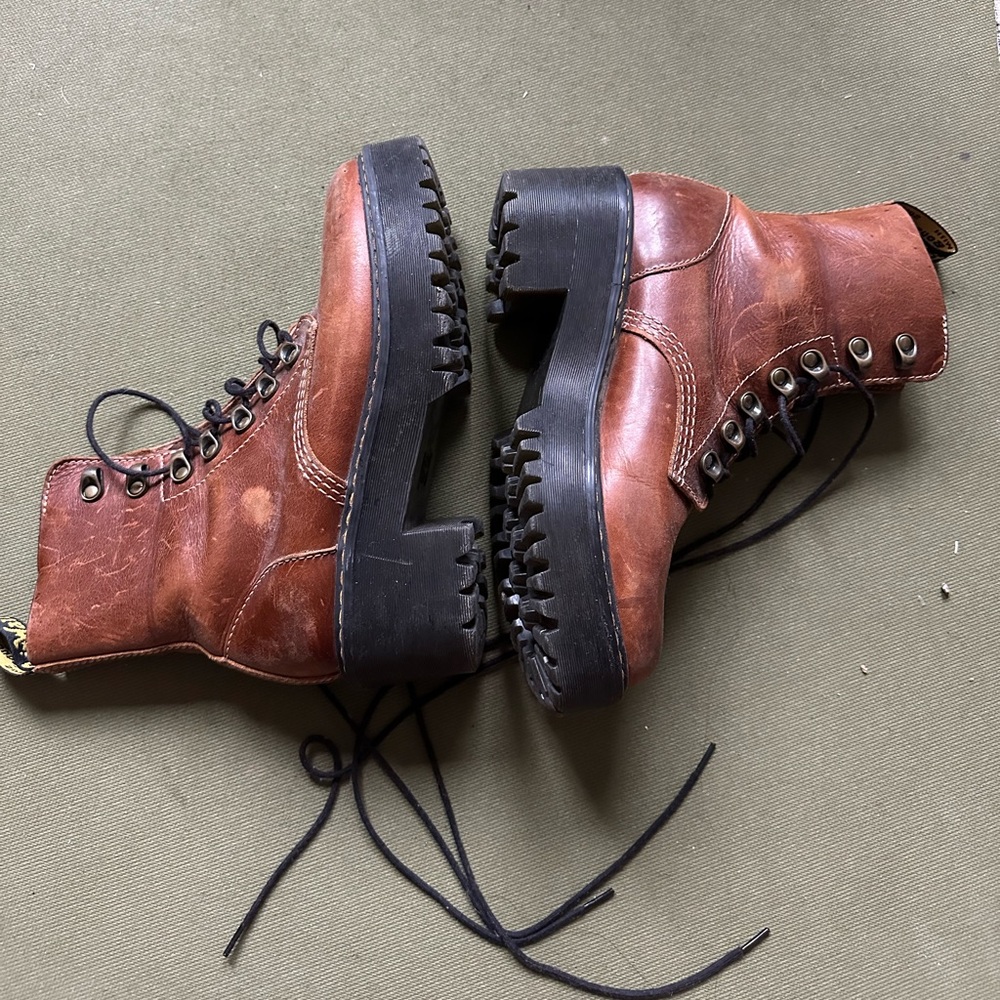 Dr. Martens Leona boot in tan ferrier